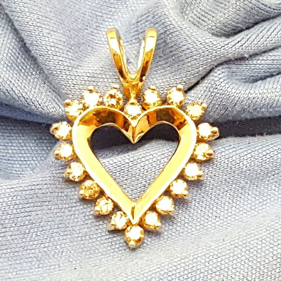 Beautiful 10K Karat Solid Yellow Gold Designer Diamond Heart Charm Pendant